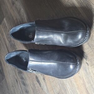 Born Black Leather Women's Heeles Booties. Size 7.5.